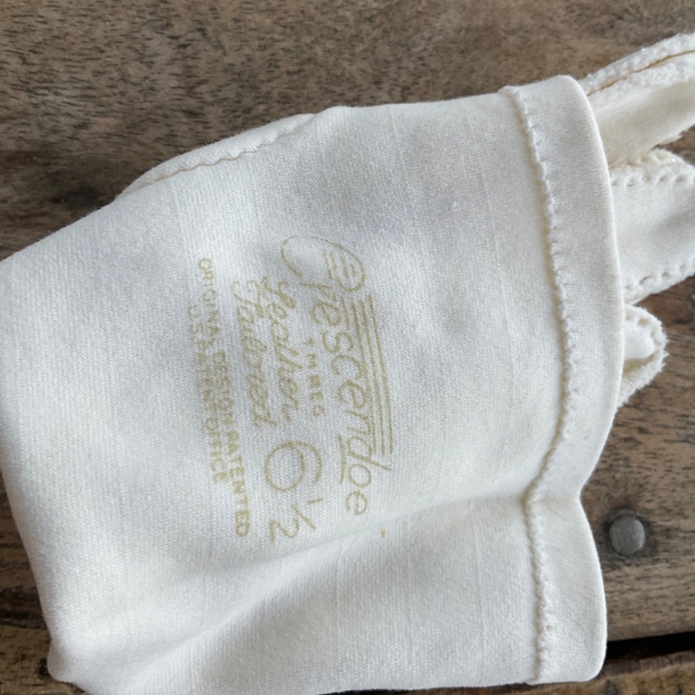 7 pair vintage gloves,neutral colors.Medium. - Picture 11 of 15